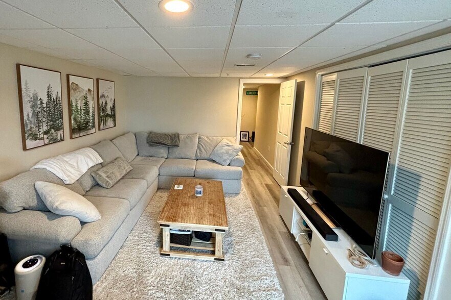 Building Photo - 132 Karatzas Avenue