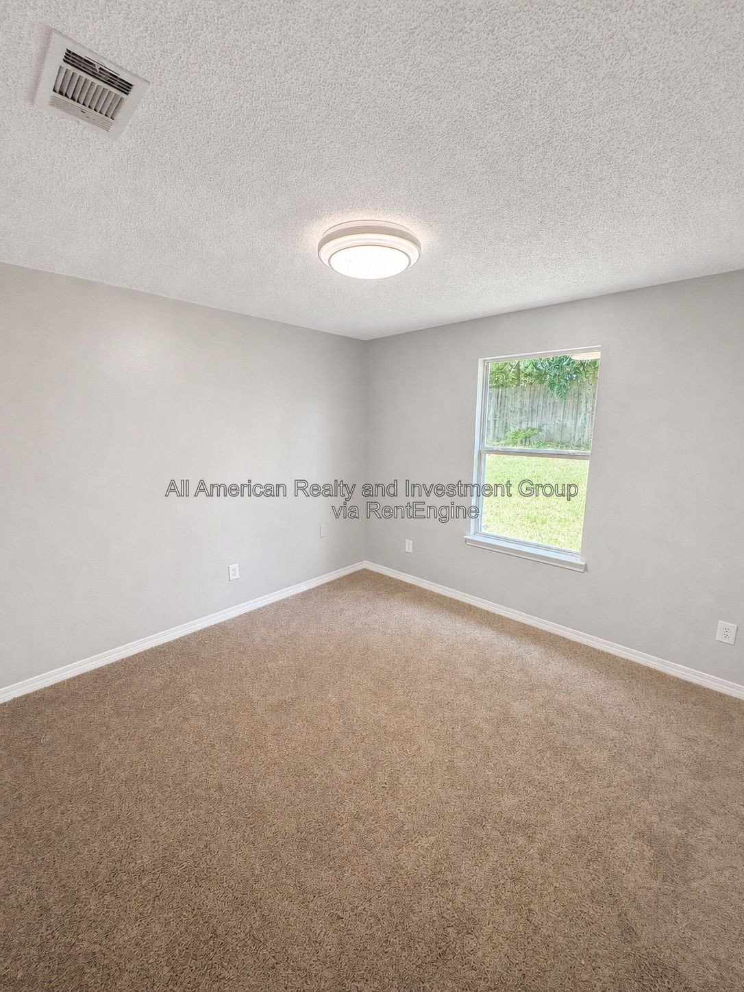 Building Photo - 216 Lustan Dr