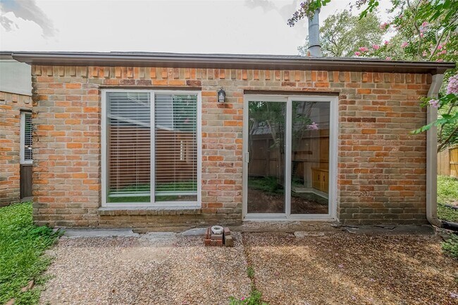 Building Photo - 1940 E Allegro St