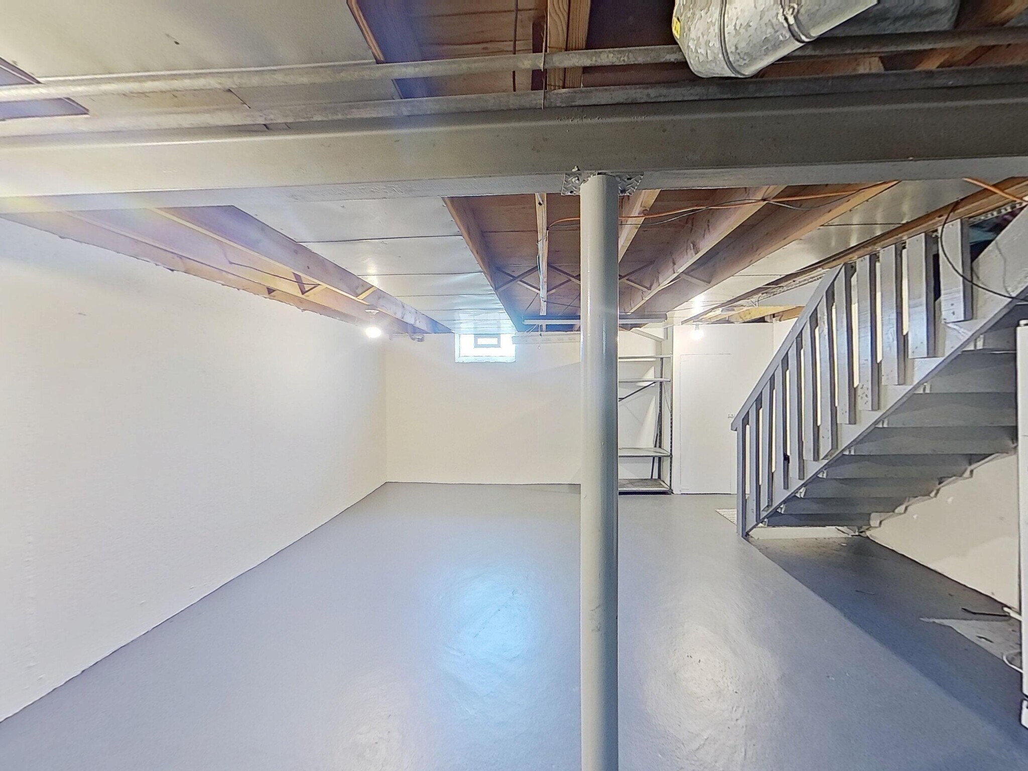Building Photo - 2065 E Maple Rd