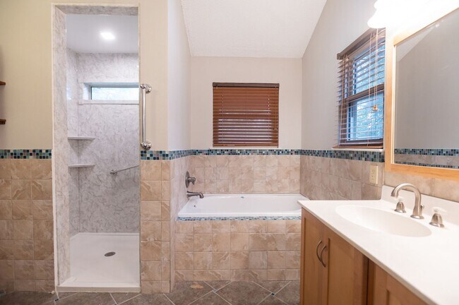 Building Photo - Beautiful Single Family Home in Northwood