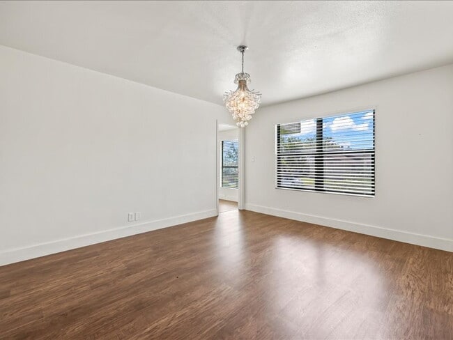 Building Photo - Spacious 3-Bedroom Home Near Medical Cente...