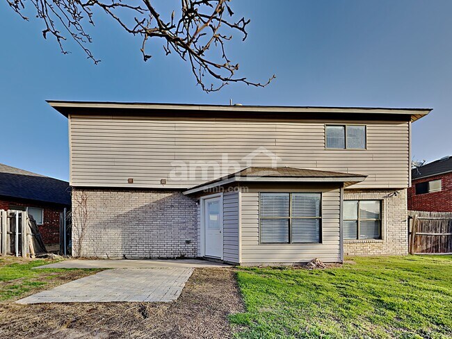 Building Photo - 5204 Blue Cir