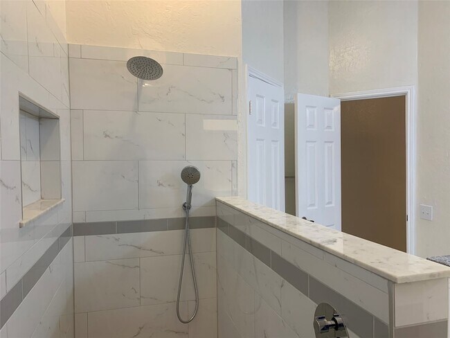 Building Photo - 4725 Park Bend Dr