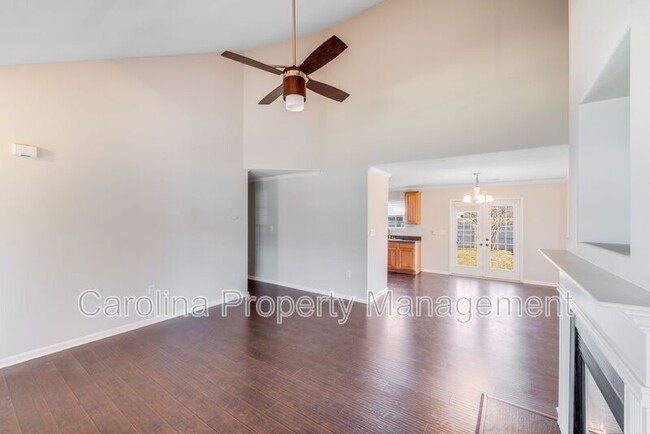 Building Photo - 7020 Bullock Dr