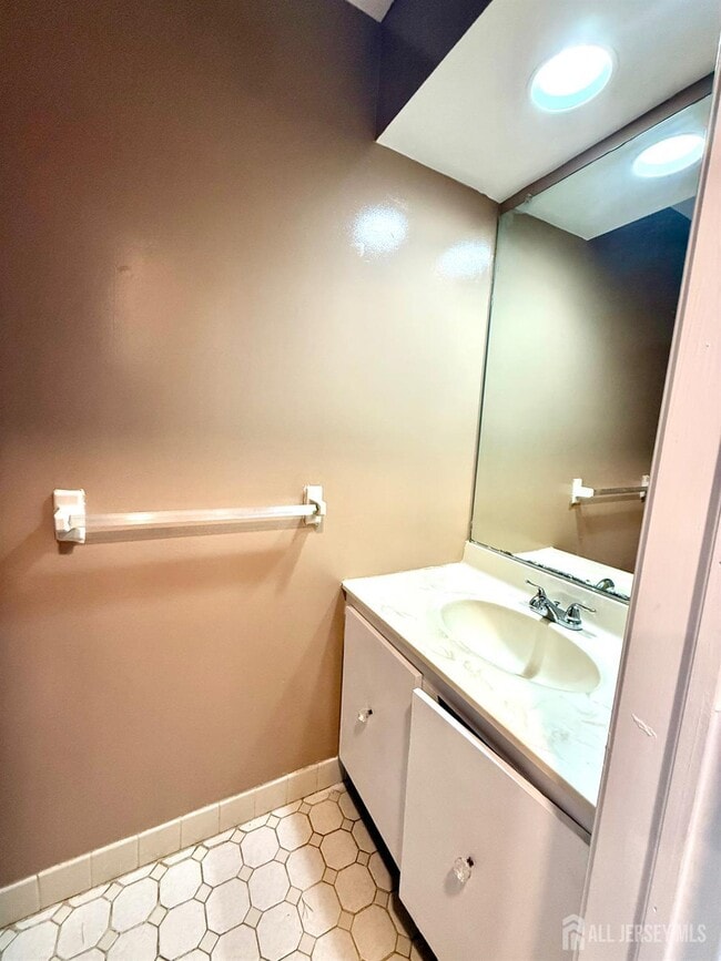 Building Photo - 2802 Deerfield Dr