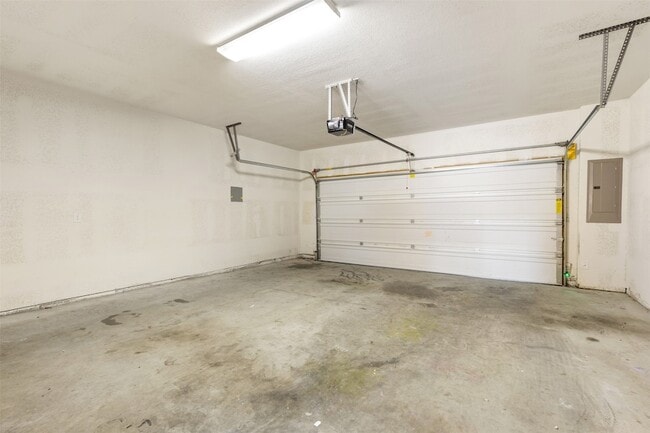 Building Photo - 201 Brick Row