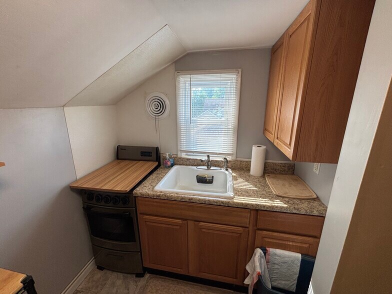 Kitchen - 614 Sampson Ave