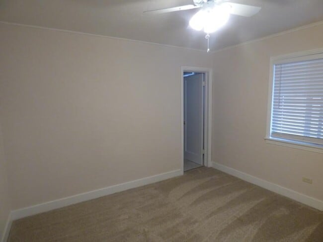 Building Photo - 1 Bedroom/1 Bath