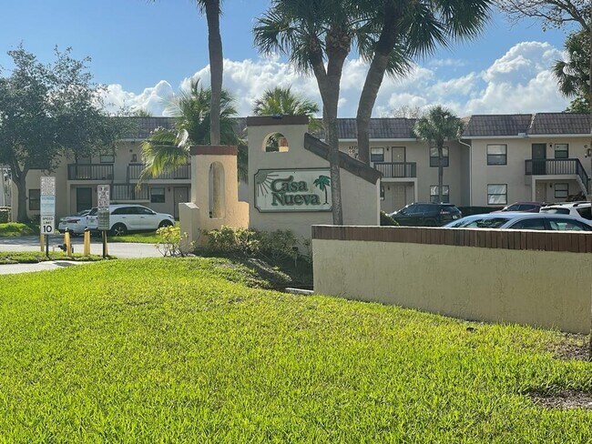 Building Photo - 6844 Palmetto Cir S