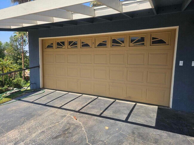 Building Photo - 2975 Robin Rd
