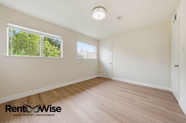 Building Photo - 569 Addison Ave