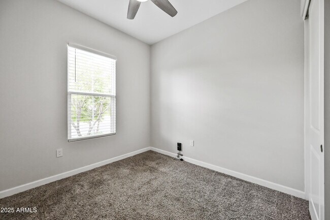 Building Photo - 2320 E Saguaro Park Ln