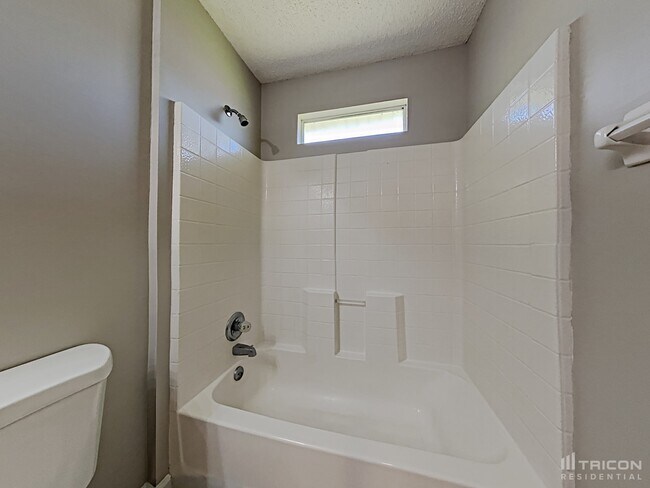 Building Photo - 3925 Hideaway Lane