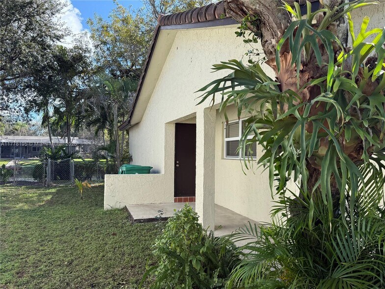 Building Photo - 5112 SW 87th Ter