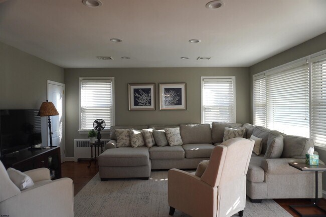 Building Photo - 205 N Essex Ave