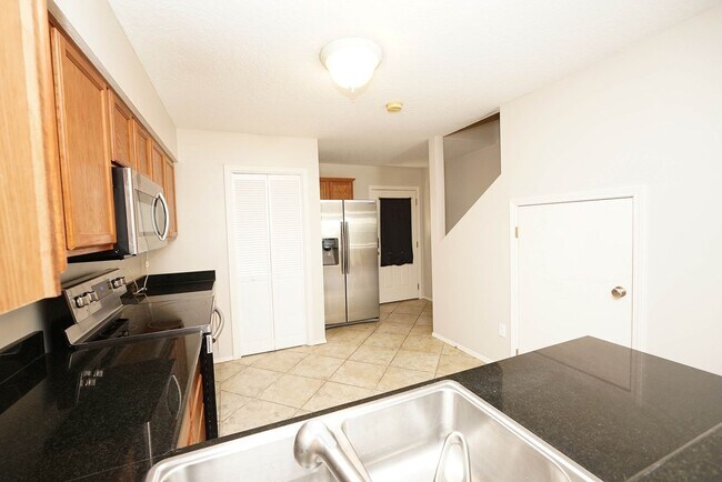 Building Photo - Two bed townhome in Bluewater with a Commu...