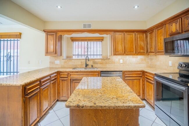 Building Photo - 4219 Meadowchase Ln