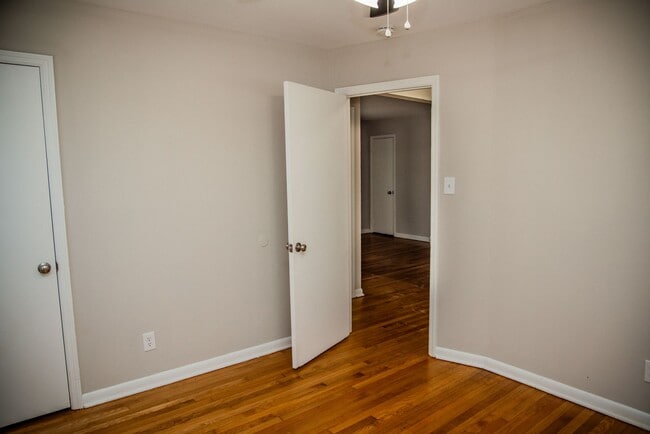 Building Photo - 1905 Grayland Ave