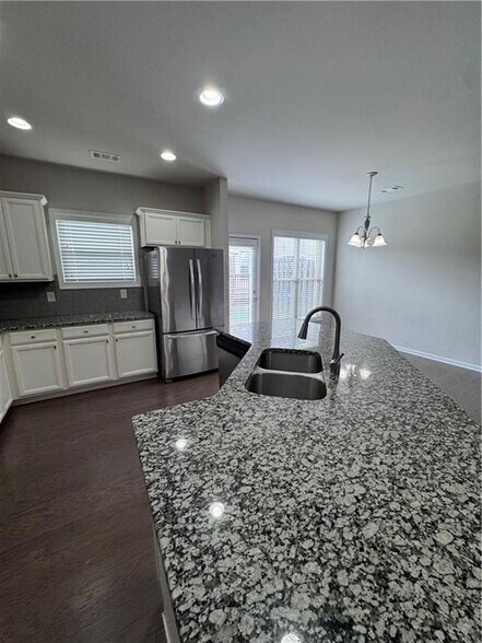 Building Photo - 2670 Maple Leaf Terrace