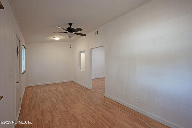Building Photo - 2565 Burlingame Dr W