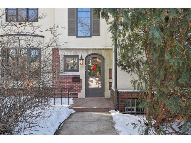 Building Photo - 1721 Humboldt Ave S