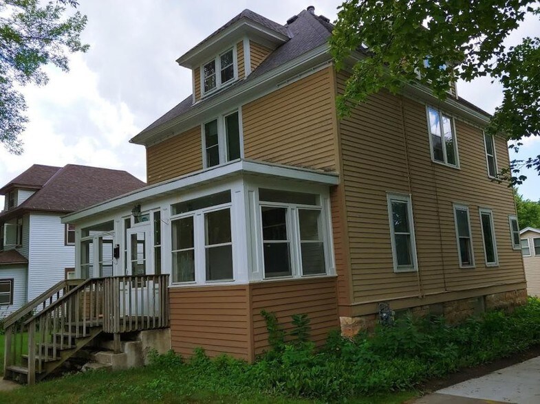 Primary Photo - 1030 N 5th St