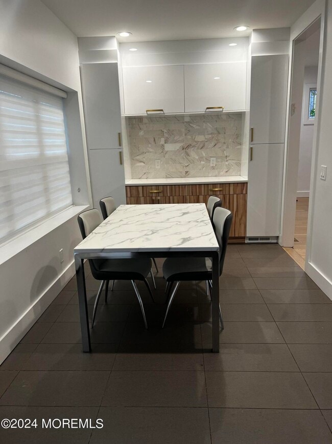 Building Photo - 255 Hollywood Ave