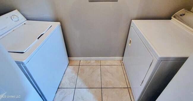 Building Photo - 5080 Gautier Vancleave Rd