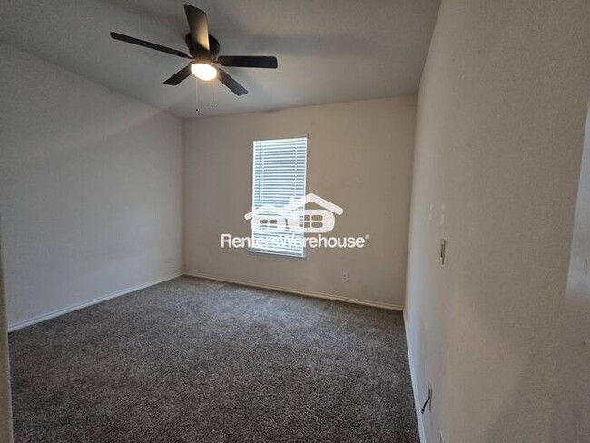 Building Photo - FOR RENT - MOVE IN READY - 4beds 2baths