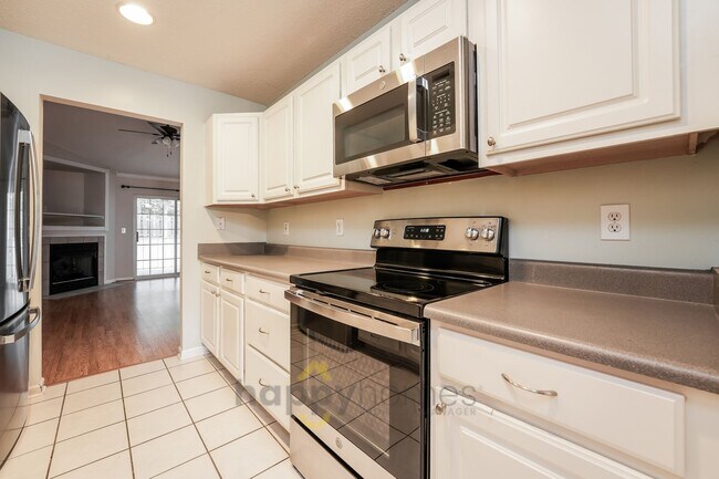 Building Photo - 2 Bedroom, 2 Bathroom Home in the Meridian on James Island
