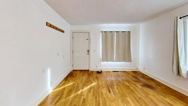 Building Photo - Large Home with Spiral Staircase in York Neighborhood!