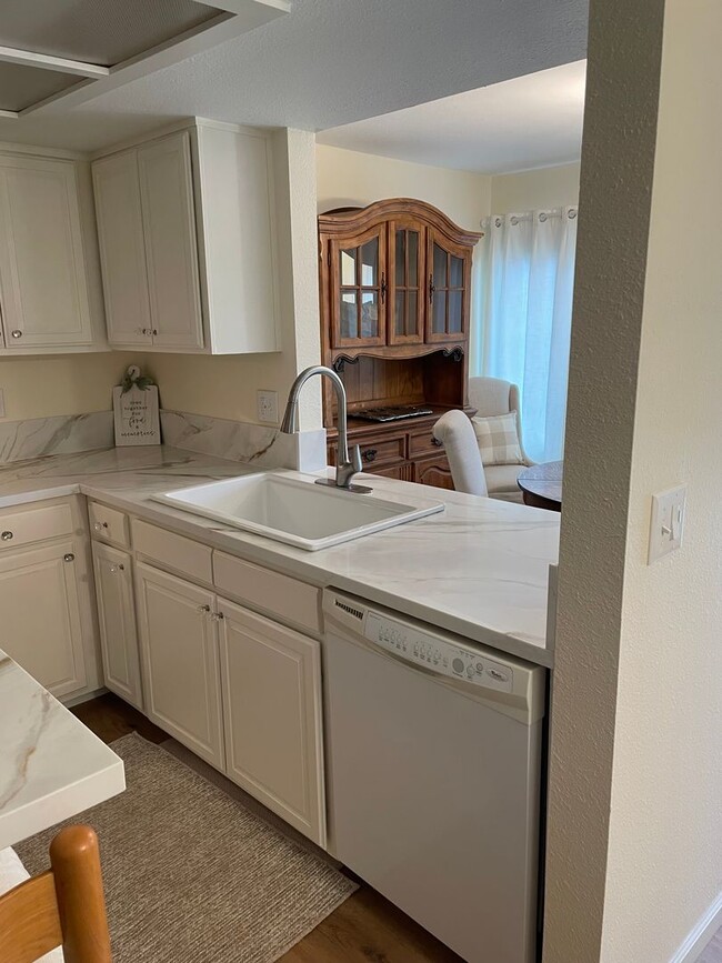 Building Photo - Fully Furnished 2/1.5 Duplex in West Sacramento