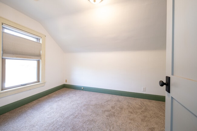 Building Photo - 4958 N Morgan Ave