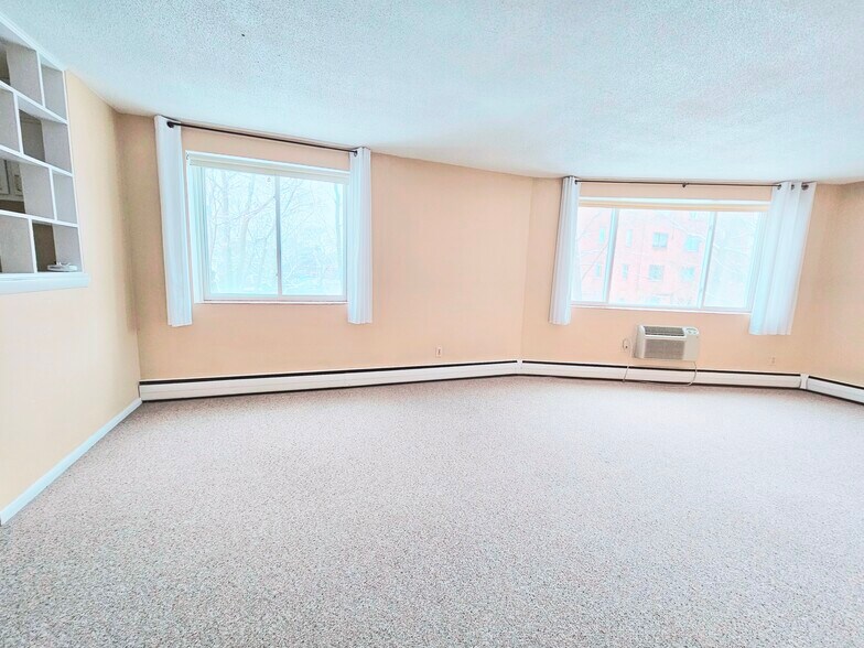 Building Photo - 50 Green St