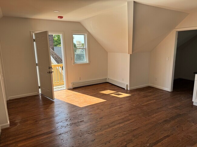 Building Photo - 144 Cottage St