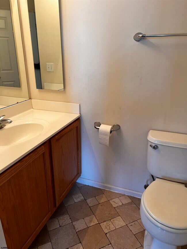 Building Photo - 704 St Thomas Dr