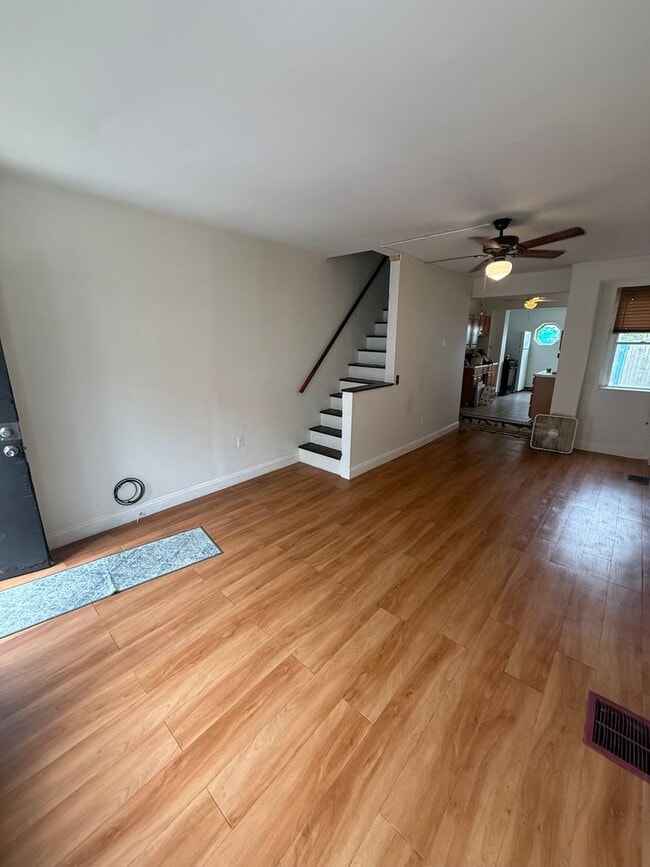 Building Photo - 824 Winton St