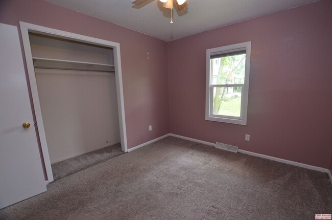 Building Photo - Cute DSM Ranch Home