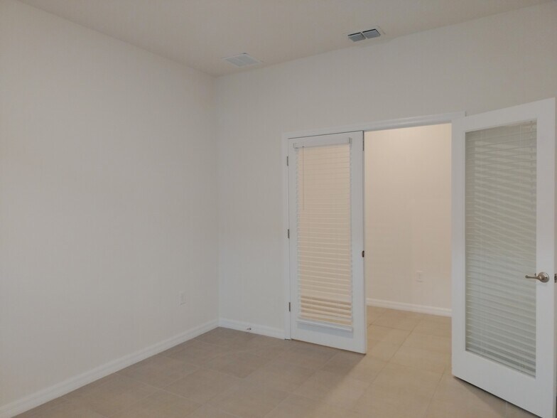 Building Photo - 5240 Sunshine Dr