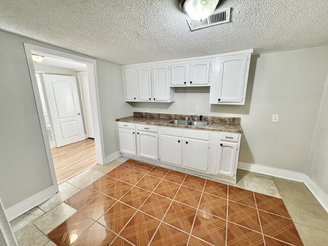 Building Photo - 2603 Carnes Ave