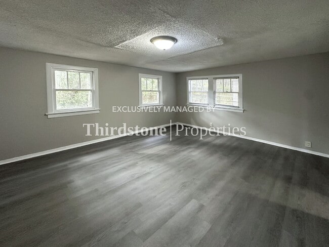 Building Photo - 6965 Lorain St
