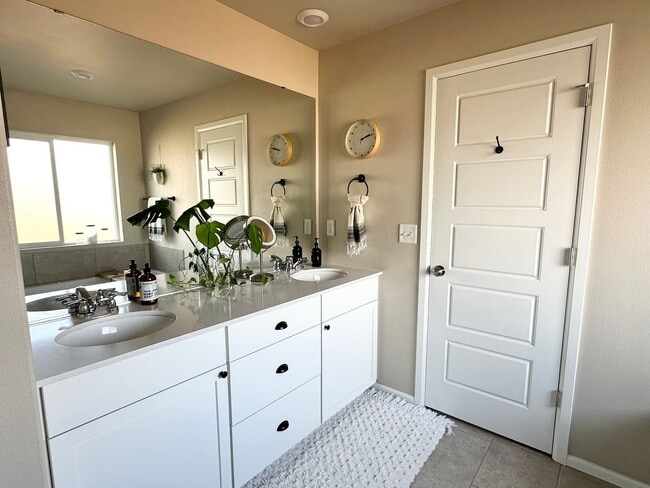 Building Photo - Stunning Stewart Crossing Home!