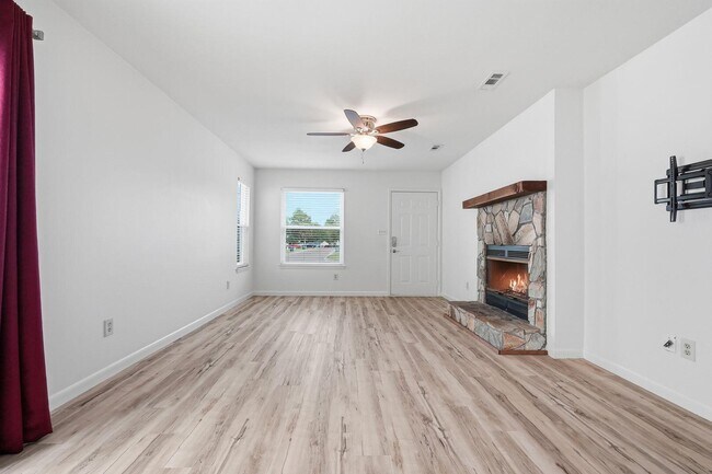 Building Photo - 5 Kelly Way