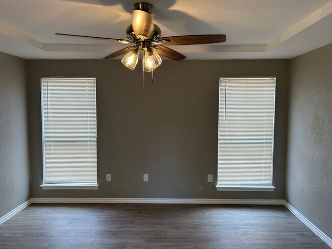 Building Photo - 2218 Parkside Dr