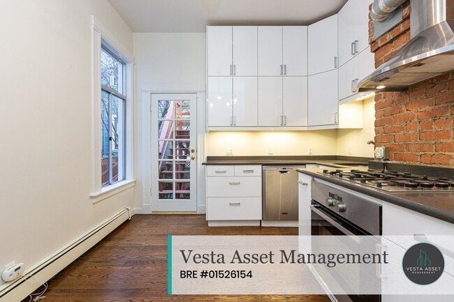 Building Photo - A Jaw-Dropping Light-Filled Three-Bedroom Home in the Heart of the City