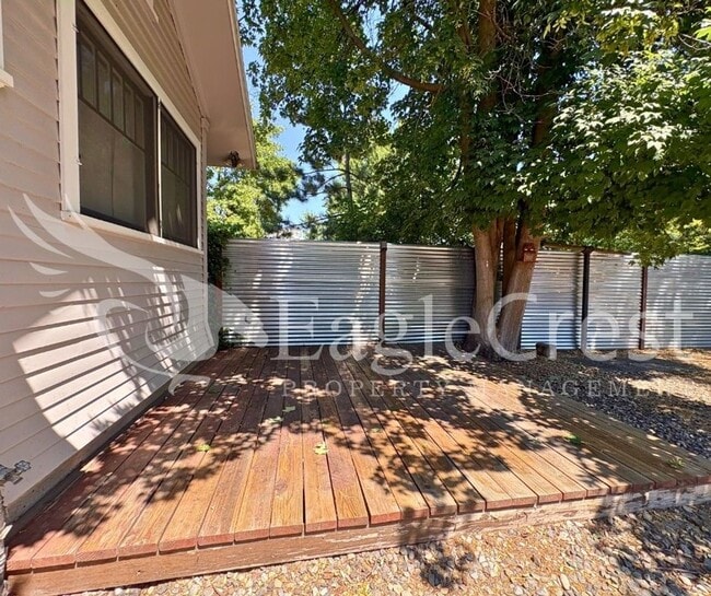 Building Photo - Beautifully Renovated Historic 3 Bedroom Home