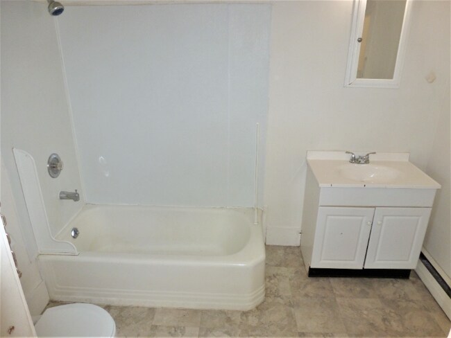 Building Photo - 14 Hickok Pl