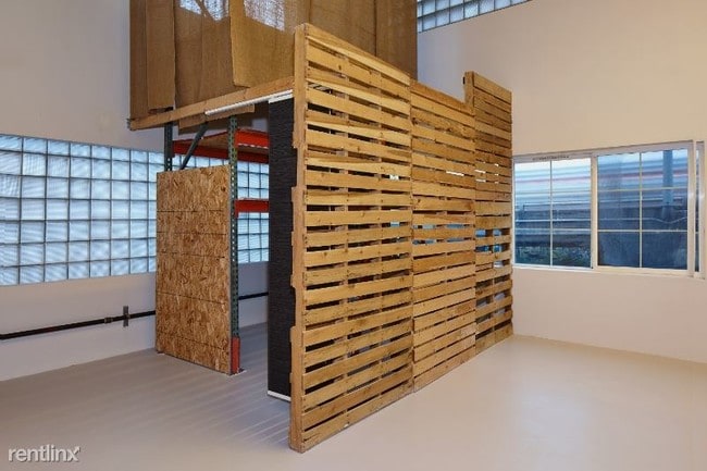 Building Photo - 3150 Airport Way S