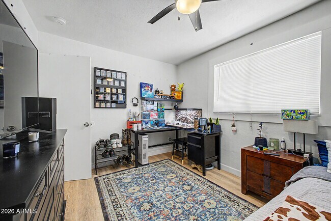 Building Photo - 2208 W San Miguel Ave